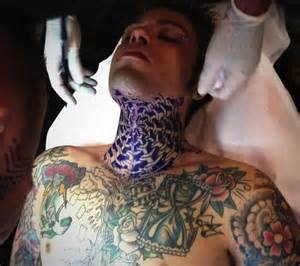 tatuaggio ragnatela di Fedez